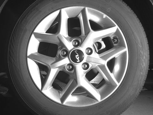 Used 2025 Kia Soul LX w/ LX Technology Package FWD image 14