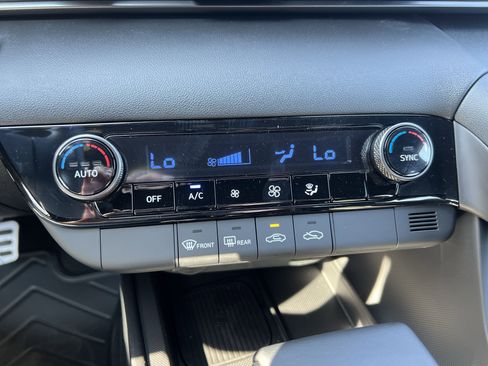 Used 2025 Hyundai Elantra Sport image 17