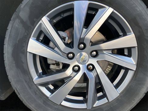 Used 2022 Chevrolet Equinox Premier w/ LPO, Floor Liner Package image 9