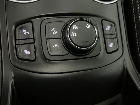 Used 2023 GMC Terrain SLE w/ Driver Convenience Package image 13