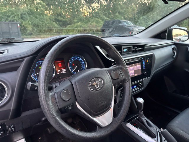 Used 2017 Toyota Corolla LE w/ Carpet Mat Package (TMS) FWD image 13