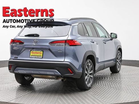 Used 2022 Toyota Corolla Cross XLE w/ Convenience Package AWD/4WD image 5