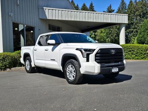 Used 2022 Toyota Tundra SR5 w/ Advanced Technology Package AWD/4WD image 1
