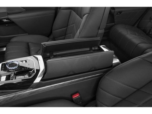 Used 2025 BMW i7 eDrive50 w/ M Sport Package image 16