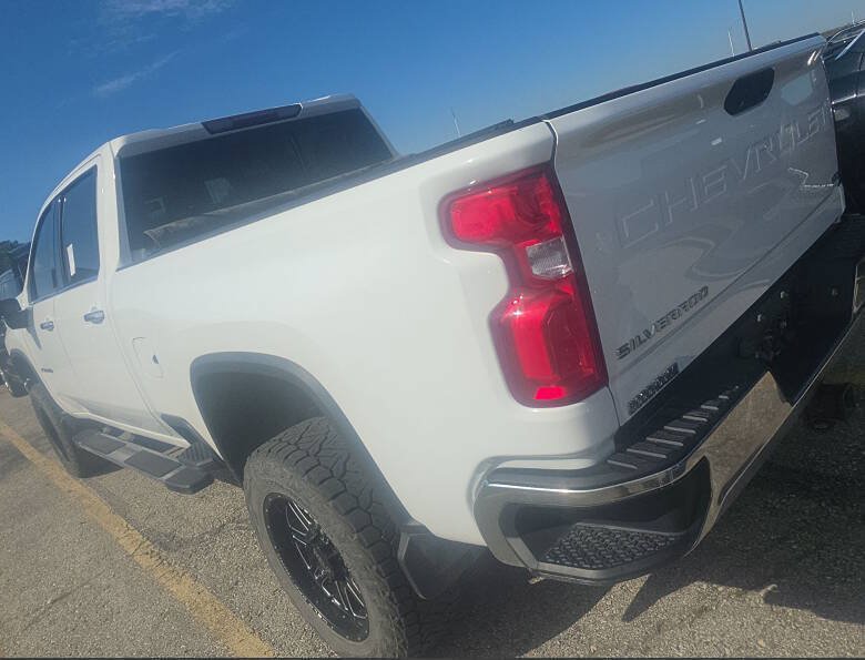 Used 2020 Chevrolet Silverado 2500 LTZ w/ LTZ Convenience Package AWD/4WD image 2