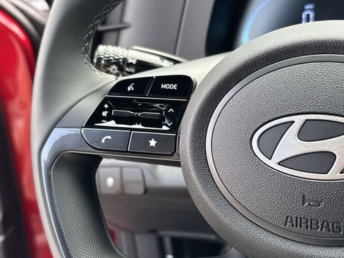 Certified 2025 Hyundai Elantra Sport image 17