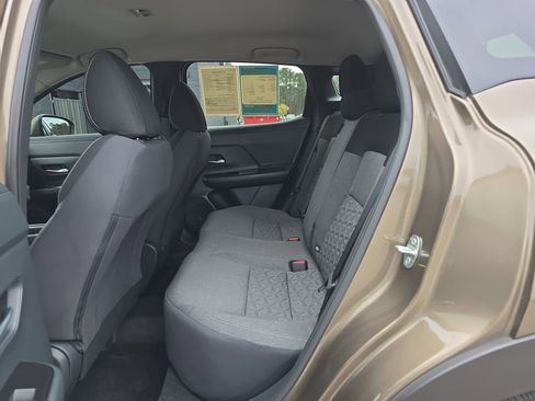 Used 2025 Nissan Kicks SV image 17