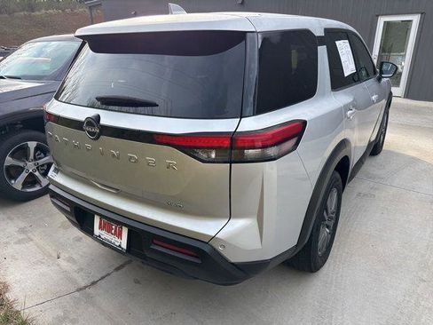 Used 2022 Nissan Pathfinder S image 7