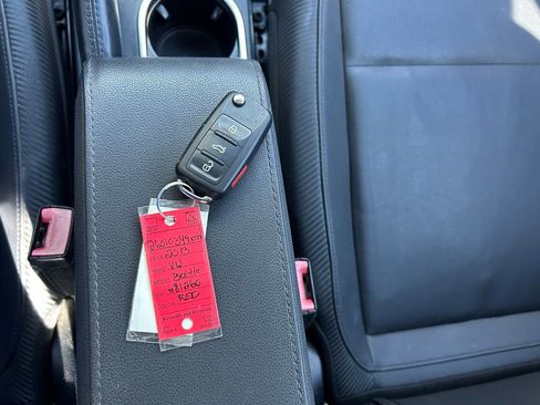 Used 2013 Volkswagen Beetle 2.5 image 45