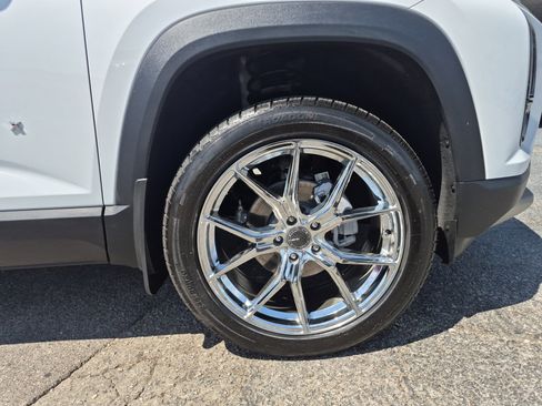 Used 2026 Chevrolet Equinox LT w/ Safety and Technology Package image 7