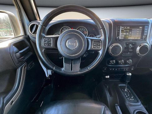 Used 2017 Jeep Wrangler Unlimited Sahara image 8