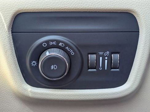 Used 2025 Jeep Grand Cherokee L Limited w/ Black Appearance Package RWD image 25