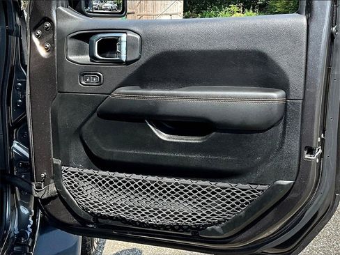 Used 2021 Jeep Gladiator Overland image 31