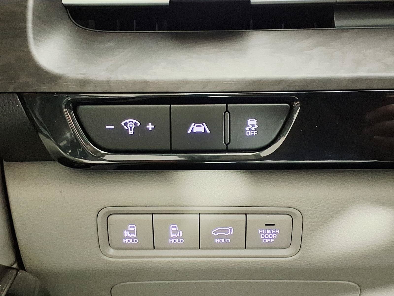 Used 2024 Kia Carnival EX FWD image 22
