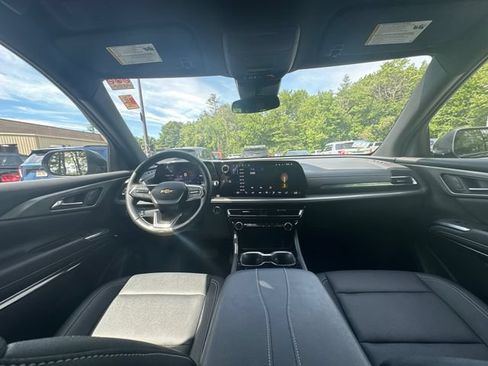 Used 2025 Chevrolet Traverse LT AWD/4WD image 16