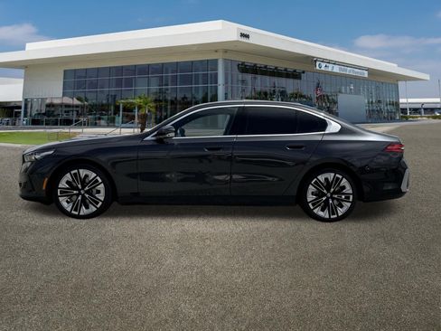 Certified 2024 BMW 530i w/ Premium Package RWD image 6