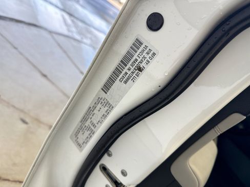 Used 2022 Jeep Compass Limited image 11