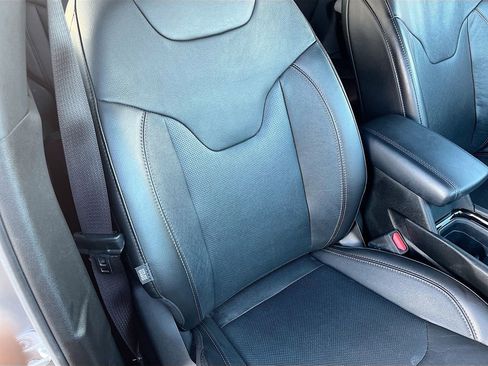 Used 2023 Jeep Compass Limited image 28