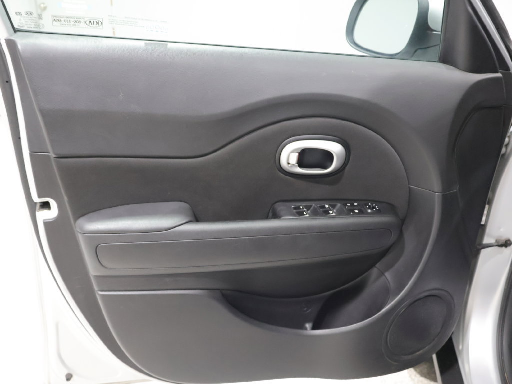 Used 2018 Kia Soul + FWD image 22