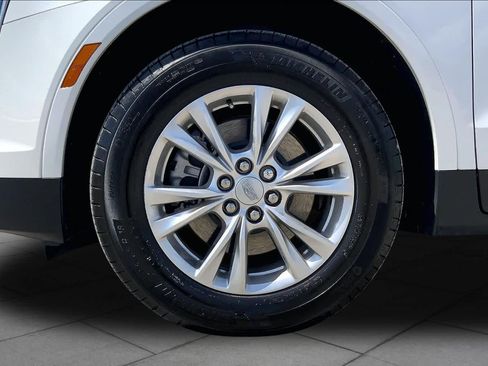 Used 2025 Cadillac XT5 Luxury w/ LPO, Floor Liner Package FWD image 11