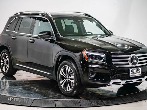 Used 2025 Mercedes-Benz GLB 250 4MATIC image 5