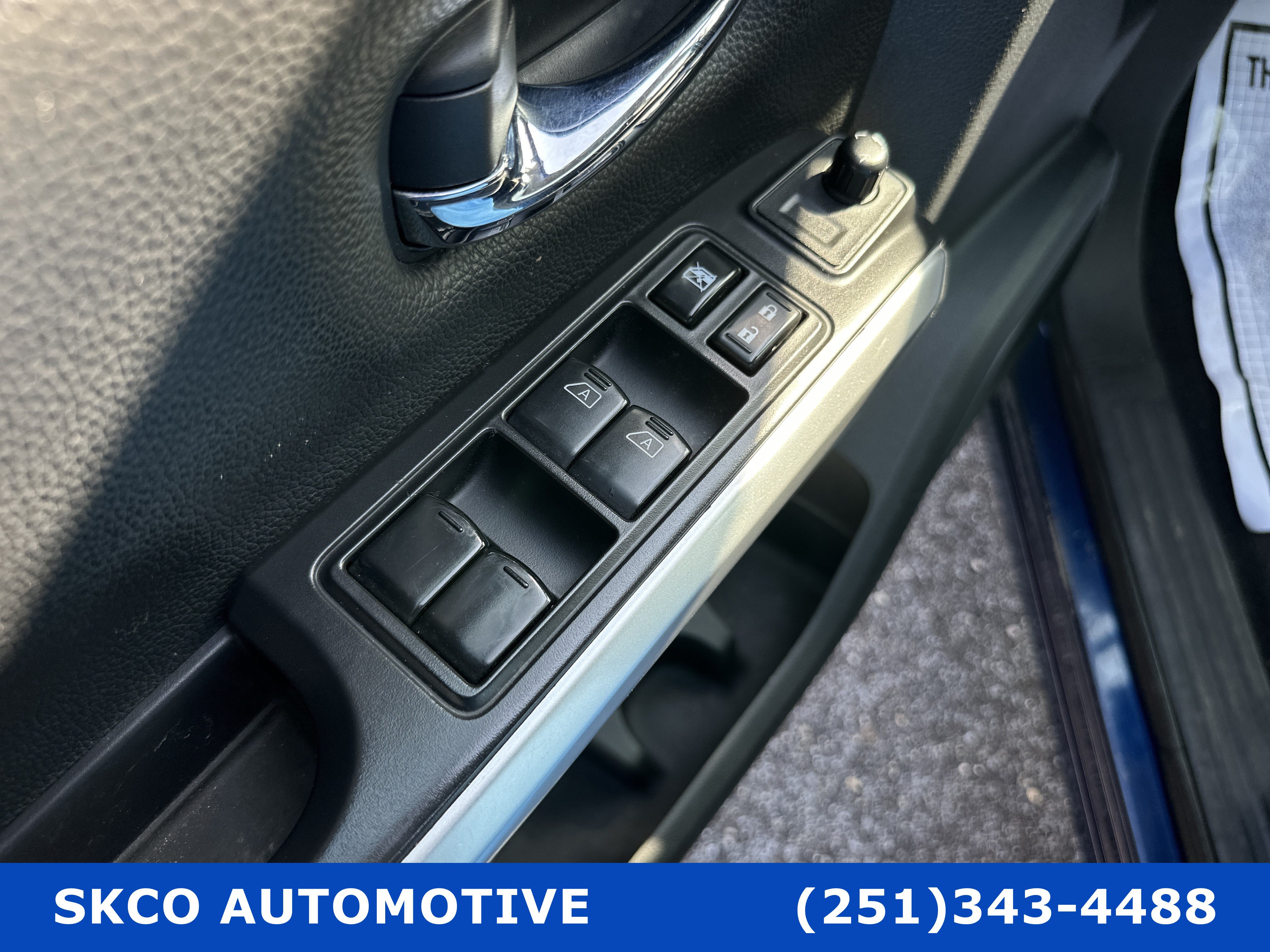 Used 2022 Nissan Titan SV RWD image 22
