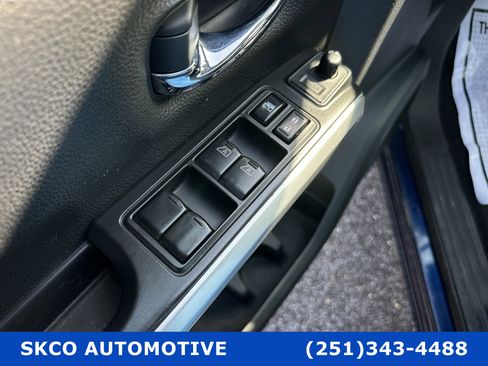 Used 2022 Nissan Titan SV image 22