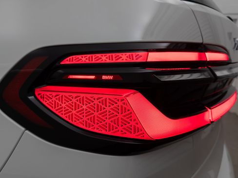 Used 2023 BMW X7 xDrive40i w/ M Sport Package image 9