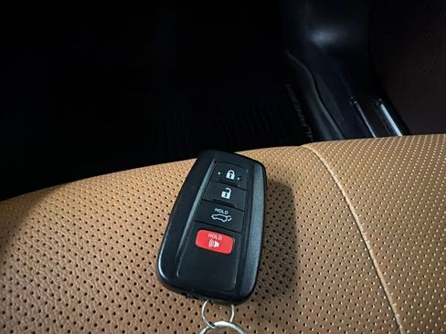 Used 2020 Toyota Highlander Platinum AWD/4WD image 42