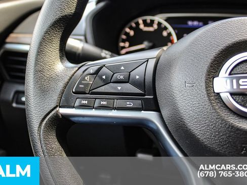 Used 2025 Nissan Altima 2.5 SV FWD image 24