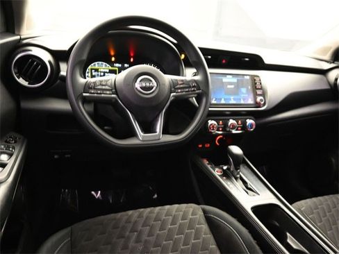 Used 2023 Nissan Kicks SV image 17