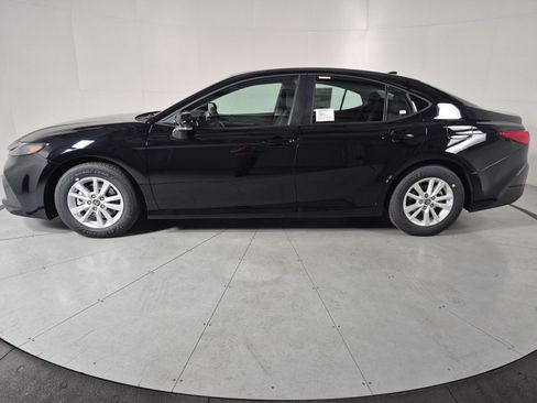 New 2026 Toyota Camry Hybrid FWD image 2