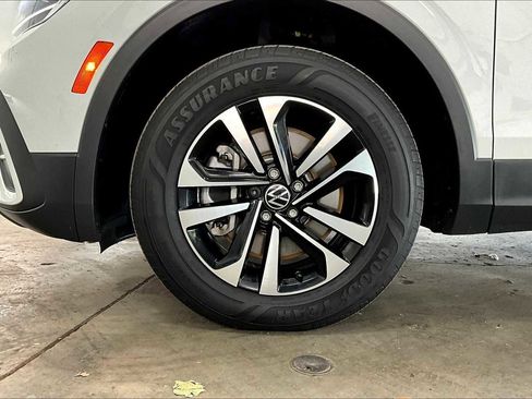 Used 2022 Volkswagen Tiguan S image 11