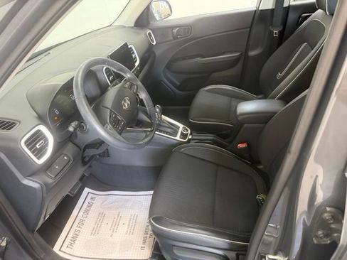 Certified 2023 Hyundai Venue Limited w/ Cargo Package FWD image 18