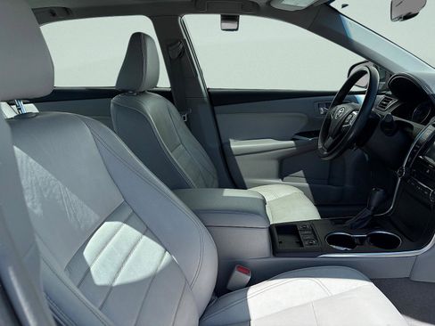 Used 2016 Toyota Camry XLE w/ Moonroof Package FWD image 37