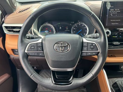 Used 2022 Toyota Highlander Platinum AWD/4WD image 19