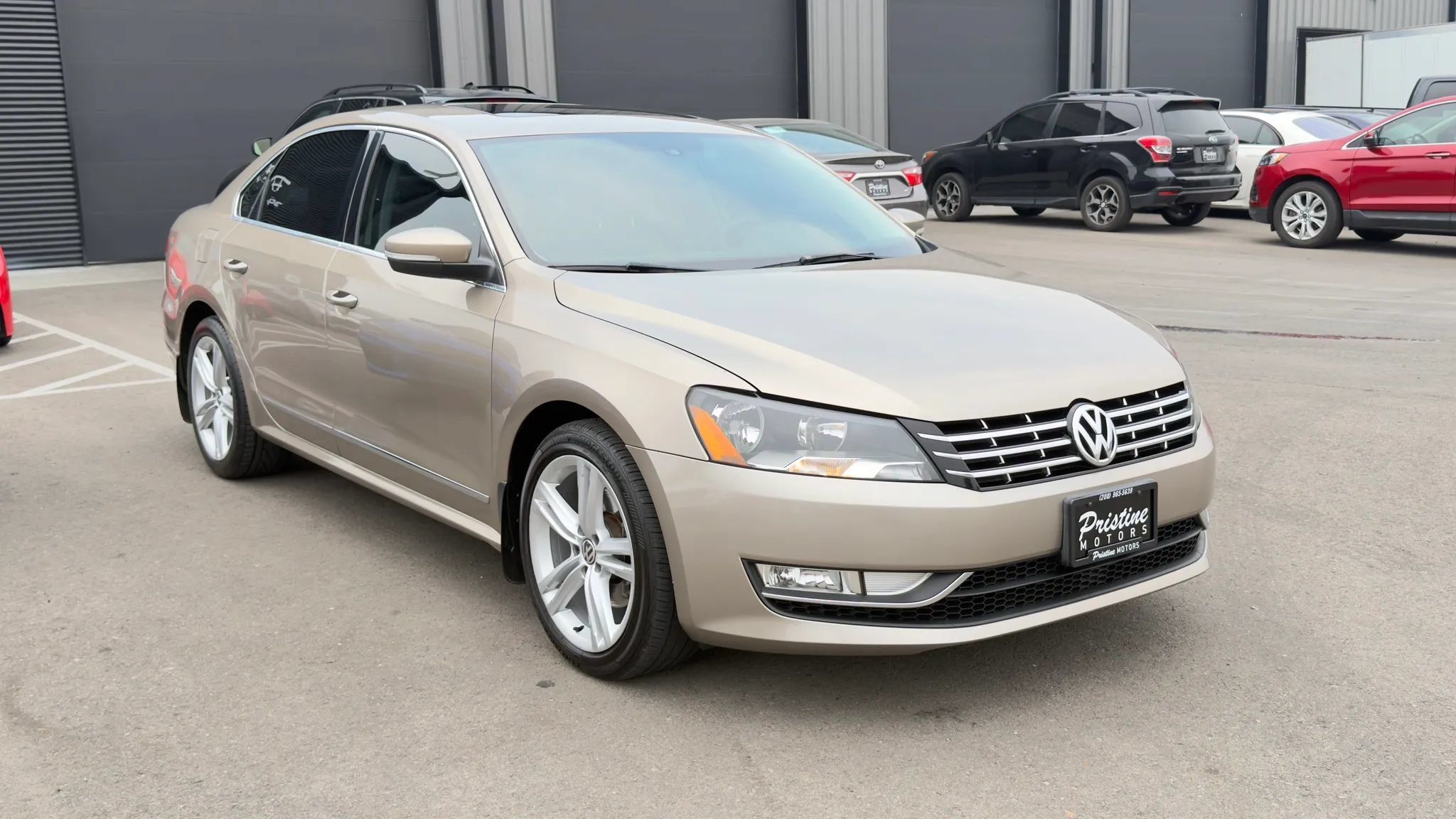 Used 2015 Volkswagen Passat TDI SEL Premium FWD image 2