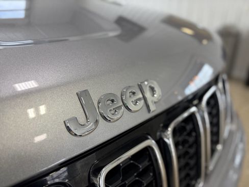 Used 2020 Jeep Grand Cherokee Laredo w/ Security & Convenience Group image 25