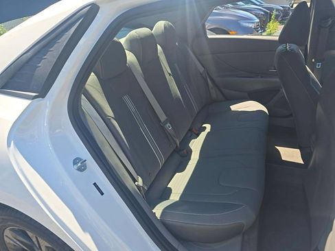 Used 2023 Hyundai Elantra SEL FWD image 5