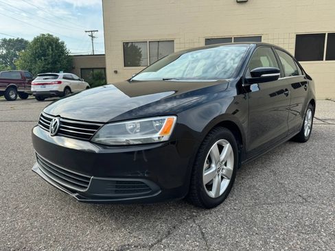 Used 2013 Volkswagen Jetta SE FWD image 3