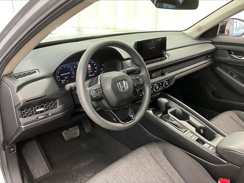 Certified 2025 Honda Accord SE image 17