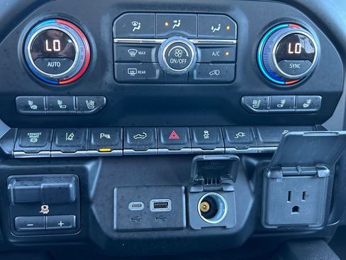 Used 2022 Chevrolet Silverado 2500 High Country w/ LPO, Hitch Package image 14