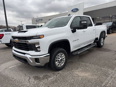 Used 2025 Chevrolet Silverado 2500 LT w/ Convenience Package image 4