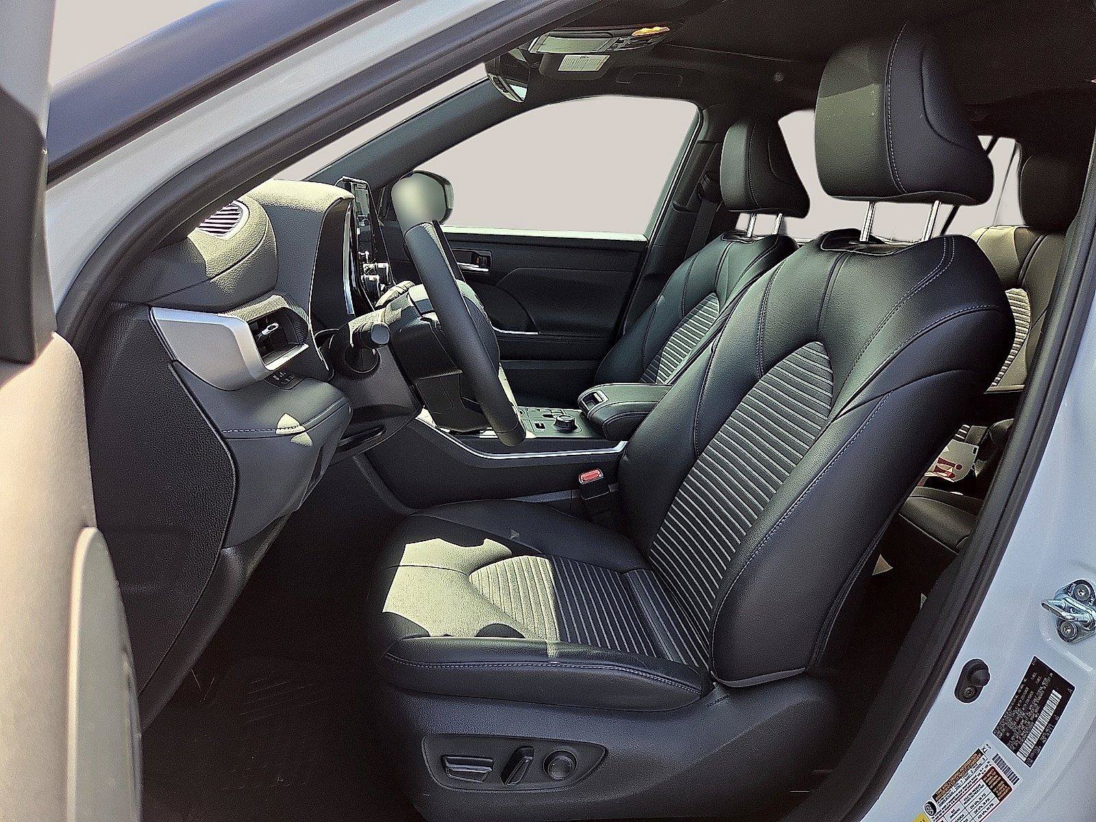 Used 2024 Toyota Highlander XSE AWD/4WD image 17