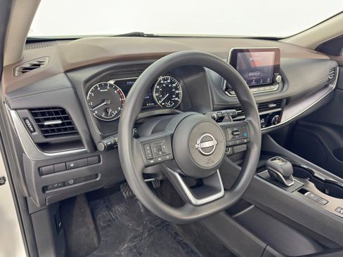 Used 2023 Nissan Rogue SV image 12