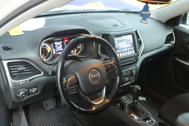 Used 2019 Jeep Cherokee Latitude w/ Cold Weather Group FWD image 14