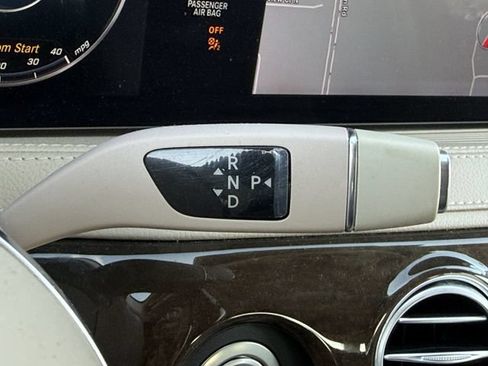 Used 2020 Mercedes-Benz S 560 4MATIC Sedan w/ Premium Package image 19