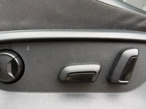 Used 2018 Volkswagen Tiguan SE w/ Panoramic Sunroof Package image 28