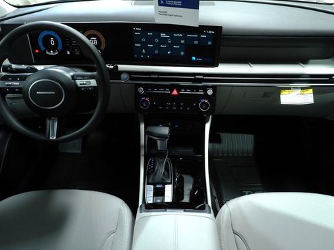 Used 2025 Hyundai Tucson SEL image 17