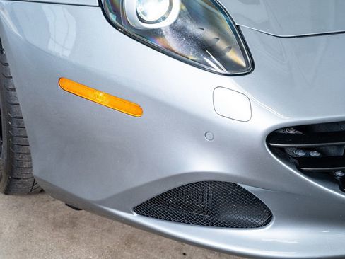 Used 2017 Ferrari California T image 21